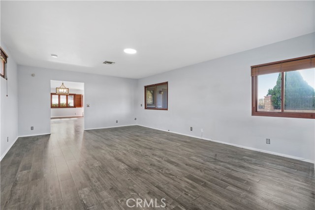 Detail Gallery Image 6 of 23 For 8545 Tujunga Valley, Sunland,  CA 91040 - 3 Beds | 3 Baths