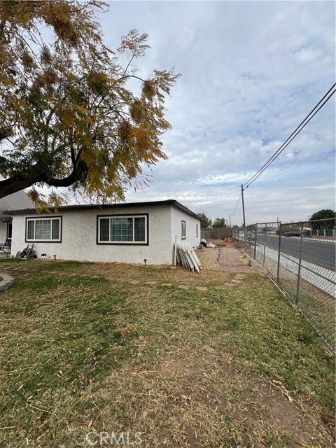 Detail Gallery Image 6 of 27 For 5707 Kenwood Pl, Jurupa Valley,  CA 92509 - 4 Beds | 2 Baths