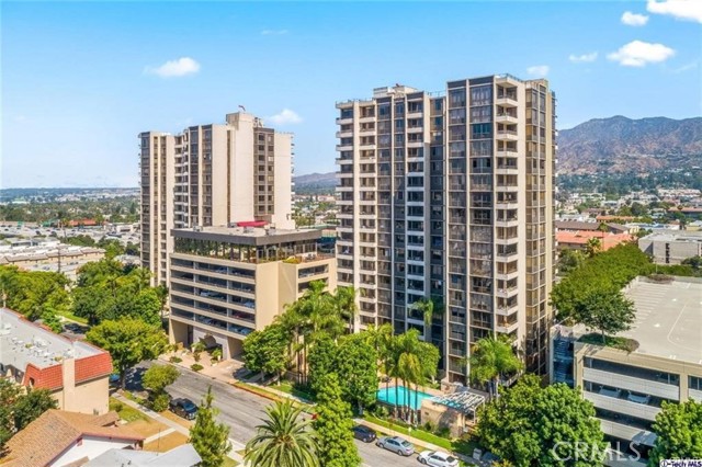 343 Pioneer Drive, Glendale CA: https://media.crmls.org/medias/ced718be-056d-4abe-a08f-cbeeee051186.jpg