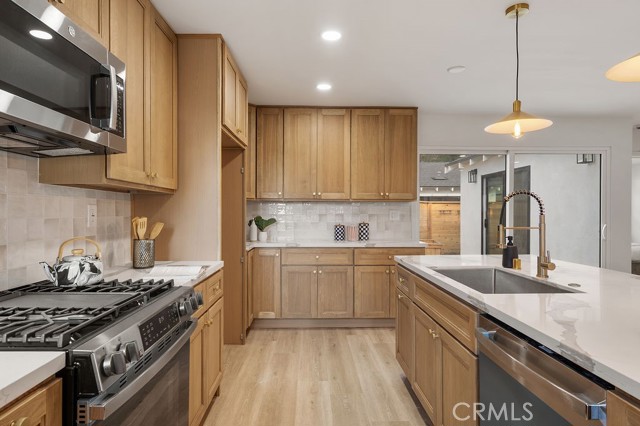 Detail Gallery Image 9 of 39 For 145 E Green St, Claremont,  CA 91711 - 5 Beds | 4 Baths