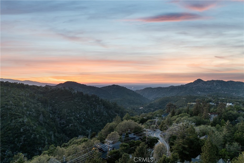 https://media.crmls.org/medias/ced7ca42-b605-495a-8034-e4a9c36848d2.jpg?preset=X-Large