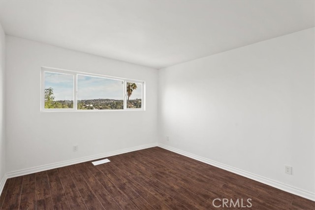 Detail Gallery Image 28 of 61 For 5160 Medina Rd, Woodland Hills,  CA 91364 - 3 Beds | 2/1 Baths