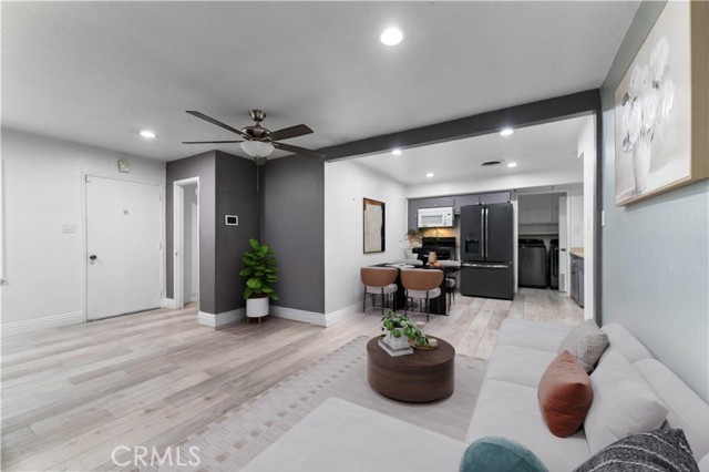 Detail Gallery Image 9 of 27 For 44410 Loneoak, Lancaster,  CA 93534 - 4 Beds | 2 Baths