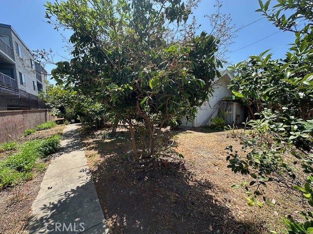 1045 Gladys Avenue, Long Beach CA: https://media.crmls.org/medias/ced8c3cc-d95e-46f1-8569-7638a3079b2e.jpg