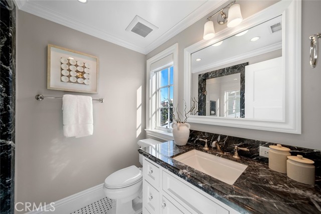 515 Narcissus Avenue, Corona del Mar CA: https://media.crmls.org/medias/ced9482b-041a-4af4-a053-885a09be3abf.jpg