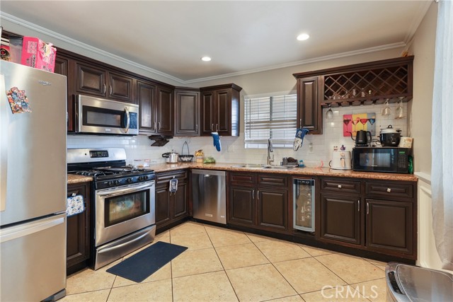 8963 Bold Ruler Lane, Jurupa Valley CA: https://media.crmls.org/medias/ced9b2a1-0e50-441c-8e20-2c62a6a0beb5.jpg