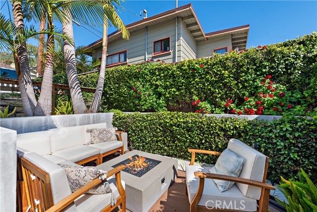 Detail Gallery Image 2 of 20 For 31577 Santa Rosa Dr, Laguna Beach,  CA 92651 - 2 Beds | 2 Baths