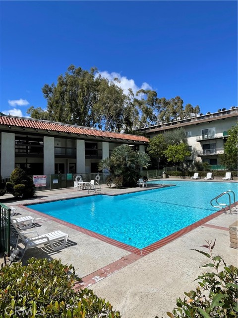 5460 White Oak Avenue, Encino CA: https://media.crmls.org/medias/cedaaf9f-456e-409c-9c7d-cb24e937bc63.jpg