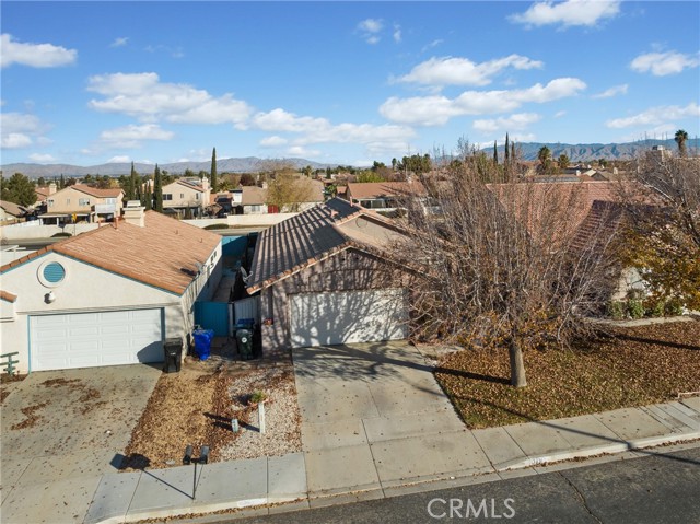 Detail Gallery Image 3 of 29 For 13431 Monterey Way, Victorville,  CA 92392 - 3 Beds | 2 Baths