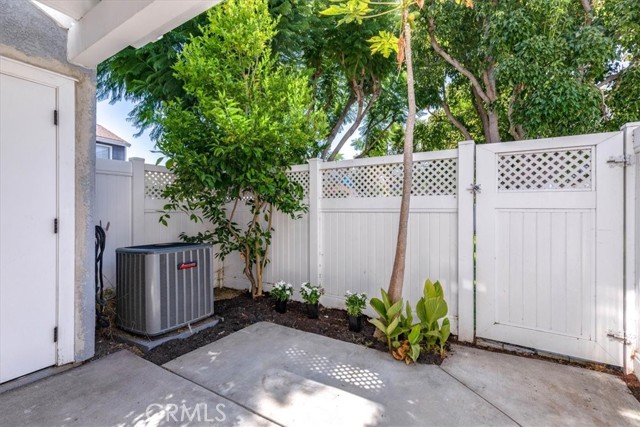 9 Briarwood Lane, Aliso Viejo CA: https://media.crmls.org/medias/cedb82bb-8498-4999-b64e-e296361116fe.jpg