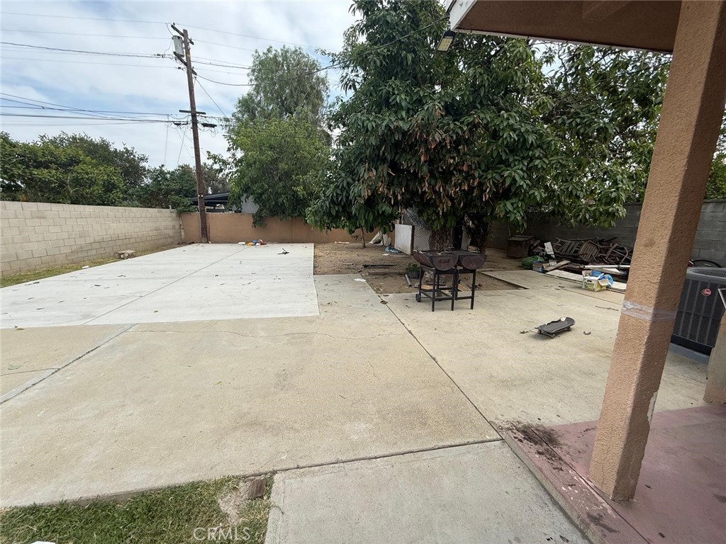 https://media.crmls.org/medias/cedc7a33-b392-4662-bce0-1d006977b7a0.jpg?preset=X-Large