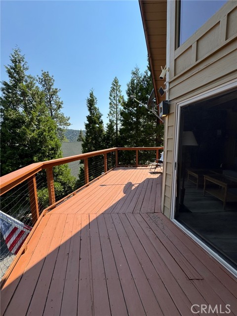 Detail Gallery Image 11 of 44 For 38532 N Shore Dr, Fawnskin,  CA 92333 - 3 Beds | 2/1 Baths