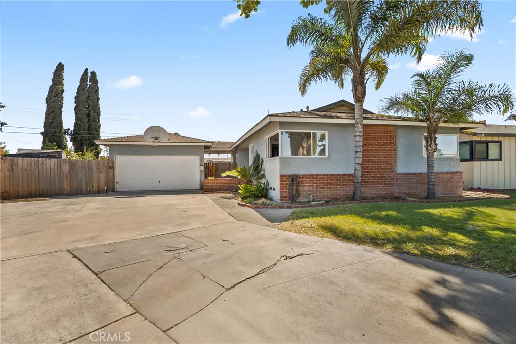 2106 W Forest