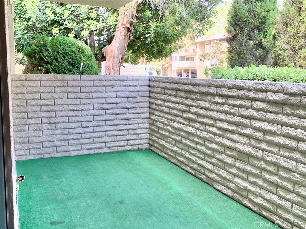https://media.crmls.org/medias/cedd50b6-a0d7-4608-bf7f-36453a3f8a9d.jpg?preset=X-Large