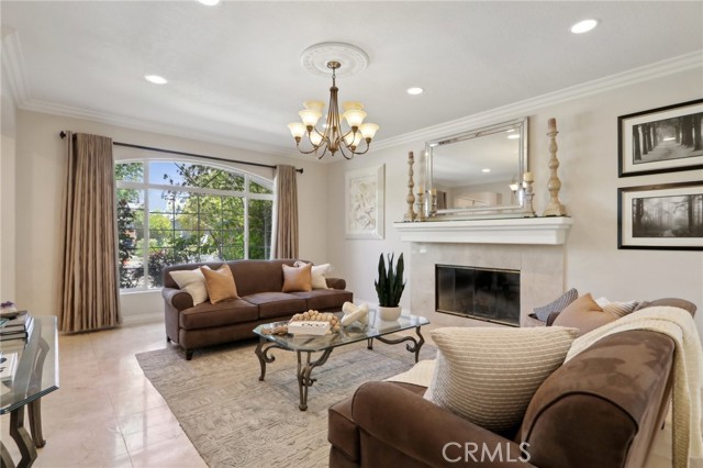 5347 Hinton Avenue, Woodland Hills CA: https://media.crmls.org/medias/cedda500-f039-4147-9e87-8a7e0eb431ff.jpg