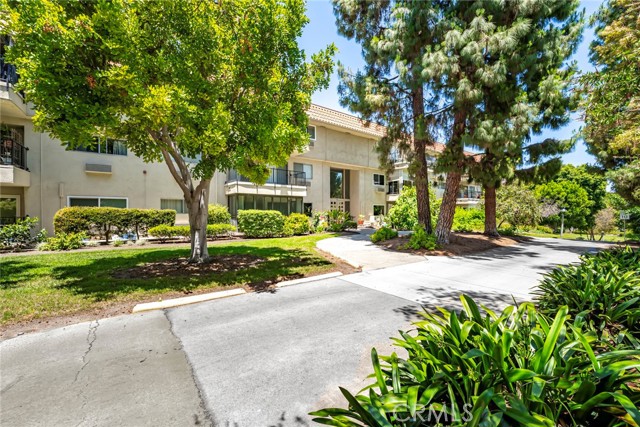 2385 Via Mariposa, Laguna Woods CA: https://media.crmls.org/medias/cede87f5-ebd3-4ede-99c9-e306c37b7851.jpg