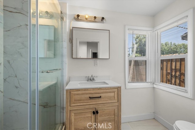 140 E 69th Street, Long Beach CA: https://media.crmls.org/medias/cedeb9e5-a443-42ae-84b5-91eb92e46213.jpg