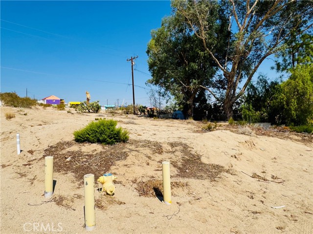 4 Hillside Avenue, 29 Palms CA: https://media.crmls.org/medias/cedef2e0-5093-4129-a7e2-1fa425bdce3a.jpg