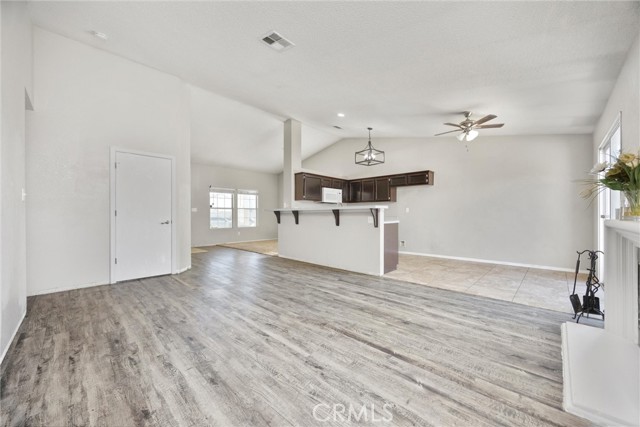 719 Baldwin Farms Drive, Bakersfield CA: https://media.crmls.org/medias/cedf3624-1a5e-464b-9fa4-670c4e614912.jpg