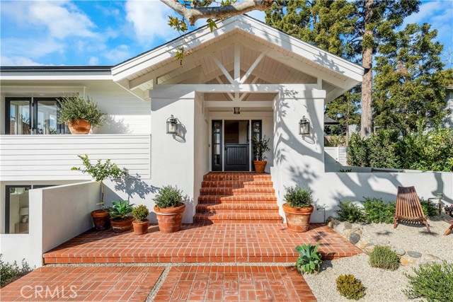 432 Holly Street, Laguna Beach CA: https://media.crmls.org/medias/cedf885e-c63d-473b-98de-cf84fe8b9983.jpg