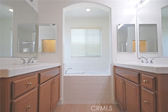 Detail Gallery Image 18 of 27 For 27444 Acacia Dr, Valencia,  CA 91354 - 3 Beds | 3 Baths