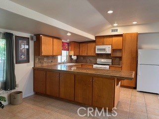 https://media.crmls.org/medias/cedfe5e5-2b9f-41f9-a839-885f471bc513.jpg?preset=X-Large