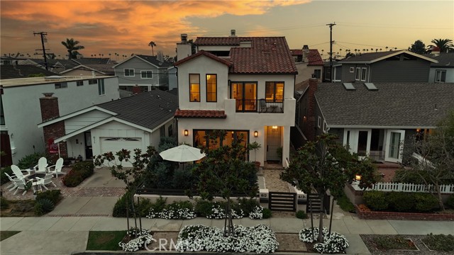 613 Larkspur Avenue, Corona del Mar CA: https://media.crmls.org/medias/cee017f0-460e-4fe9-88e7-21fa72c3224a.jpg
