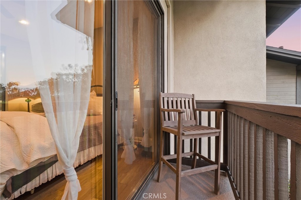 https://media.crmls.org/medias/cee0808a-5282-4d16-8f8b-da4e013e8d79.jpg?preset=X-Large