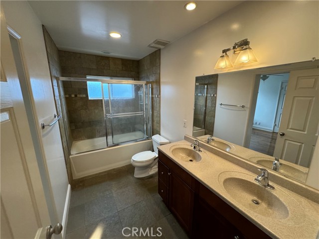 Detail Gallery Image 11 of 17 For 5722 Cedros Ave, Van Nuys,  CA 91411 - 3 Beds | 2 Baths