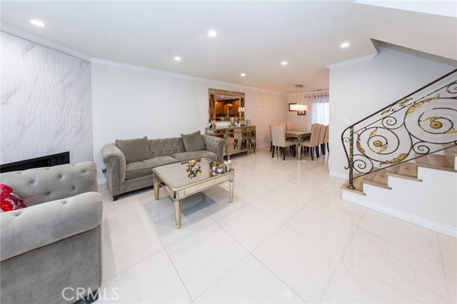 537 West Stocker Street, 9 photo 5