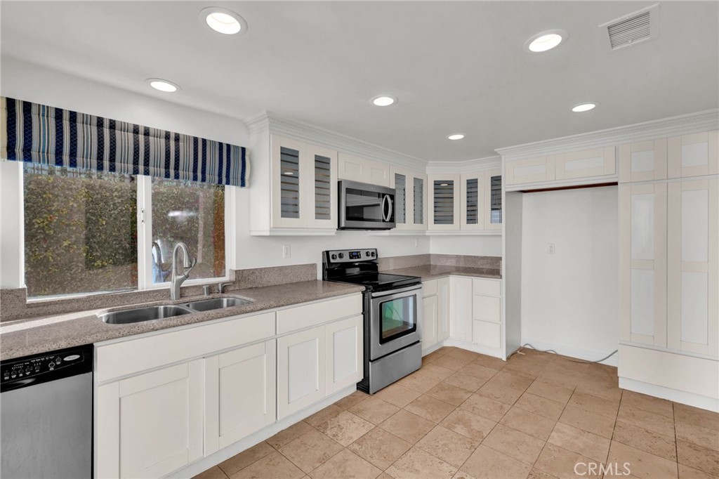 MLS #OC25279885 image #11