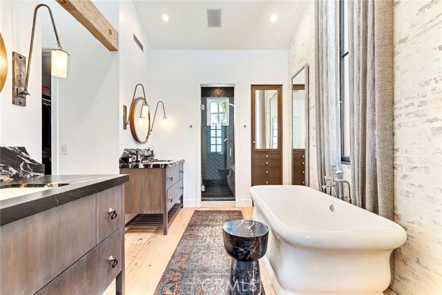 Detail Gallery Image 19 of 23 For 2622 Crestview Dr, Newport Beach,  CA 92663 - 3 Beds | 3 Baths