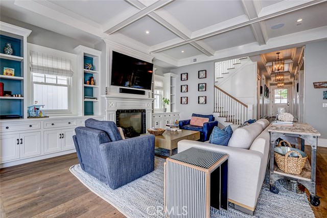 Detail Gallery Image 4 of 35 For 569 33rd, Manhattan Beach,  CA 90266 - 6 Beds | 5/1 Baths