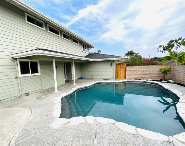 239 Via Socorro, San Clemente CA: https://media.crmls.org/medias/cee4660b-6de6-4ecb-8fdf-184e2ccb1771.jpg