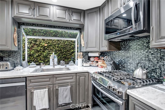 Detail Gallery Image 16 of 56 For 10 Valley Crest Rd, Simi Valley,  CA 93065 - 3 Beds | 2/1 Baths