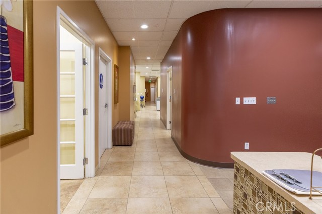 6624 Van Nuys Boulevard, Van Nuys CA: https://media.crmls.org/medias/cee4a964-8f0b-4dcb-aaf2-5313ad7ceb9a.jpg