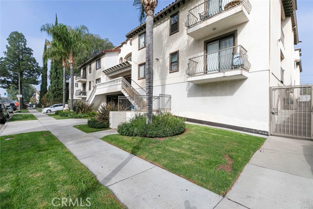 Detail Gallery Image 19 of 21 For 17115 Chatsworth St, Granada Hills,  CA 91344 - – Beds | – Baths