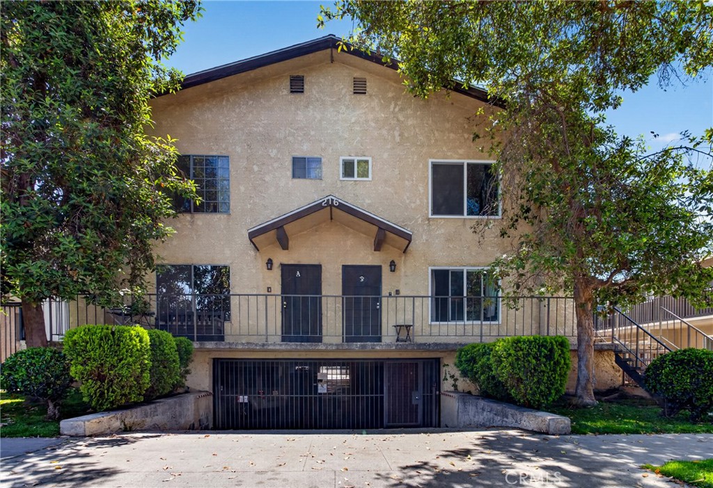 216 W Tujunga #A