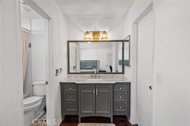 5463 Newcastle Avenue, Encino CA: https://media.crmls.org/medias/cee675dd-bfa7-4844-adbc-3a485276f076.jpg