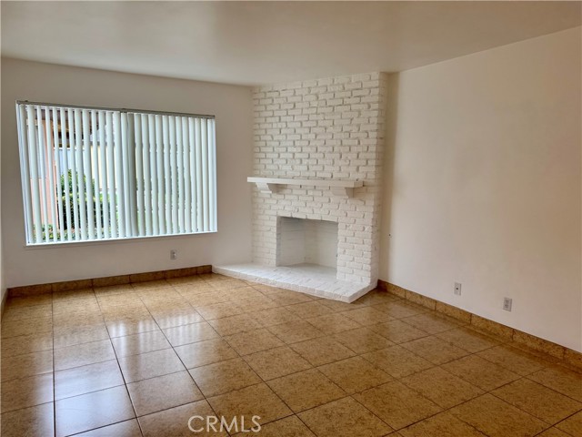 Detail Gallery Image 3 of 18 For 1682 W Cindy Ln #B,  Anaheim,  CA 92802 - 2 Beds | 2 Baths
