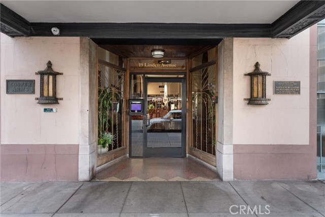 455 E Ocean Boulevard, Long Beach CA: https://media.crmls.org/medias/cee7449d-7442-4b44-8398-dfa48fcf963c.jpg
