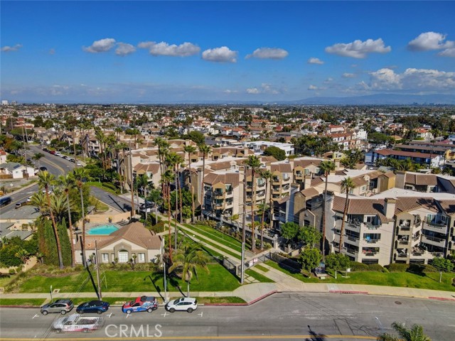 Detail Gallery Image 2 of 40 For 310 Lake St #213,  Huntington Beach,  CA 92648 - 2 Beds | 2 Baths