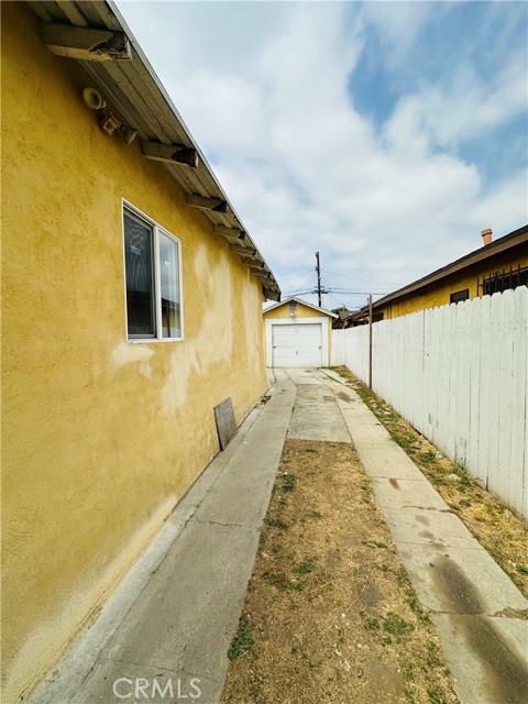 Detail Gallery Image 12 of 14 For 921 W 76th St, Los Angeles,  CA 90044 - 4 Beds | 2 Baths