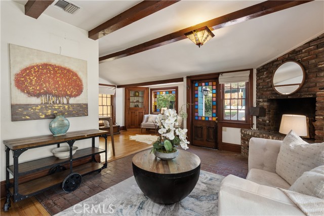 211 E Virginia Avenue, Glendora CA: https://media.crmls.org/medias/cee7b341-9906-4fe1-9366-0ddd124401dc.jpg