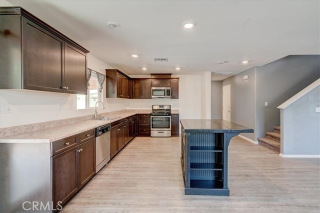 Detail Gallery Image 6 of 28 For 838 Avenida Del Rio, San Jacinto,  CA 92582 - 4 Beds | 3 Baths