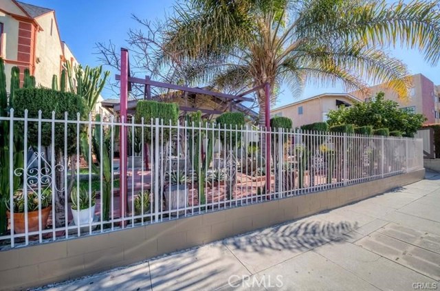 Image 3 for 810 Gramercy Dr, Los Angeles, CA 90005