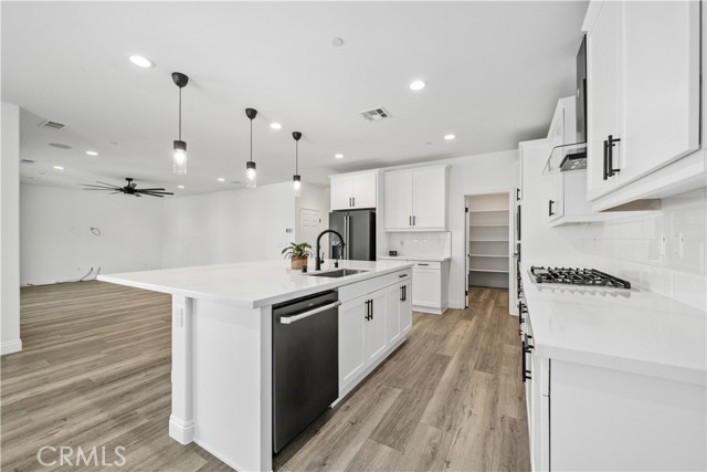 30902 Palette Road, Murrieta CA: https://media.crmls.org/medias/cee989f6-79e9-4668-b049-b4d11f9c11f0.jpg