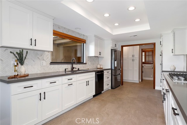 Detail Gallery Image 25 of 60 For 21565 Cleardale St, Newhall,  CA 91321 - 3 Beds | 2/1 Baths