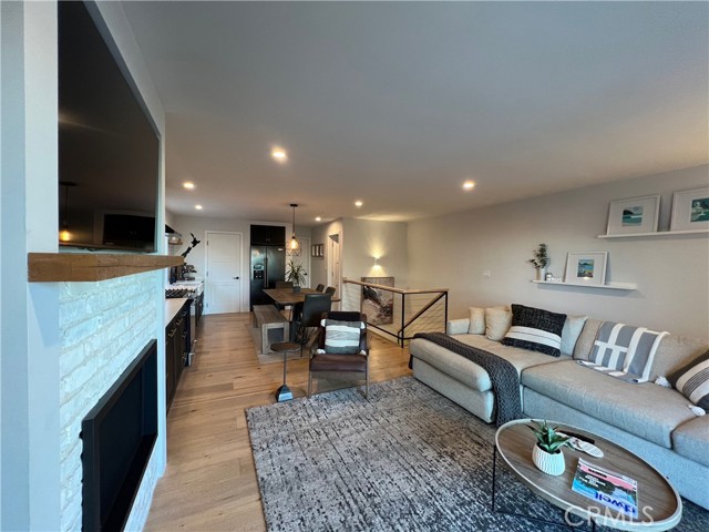 Detail Gallery Image 3 of 15 For 1620 Carver St, Redondo Beach,  CA 90278 - 4 Beds | 2/1 Baths