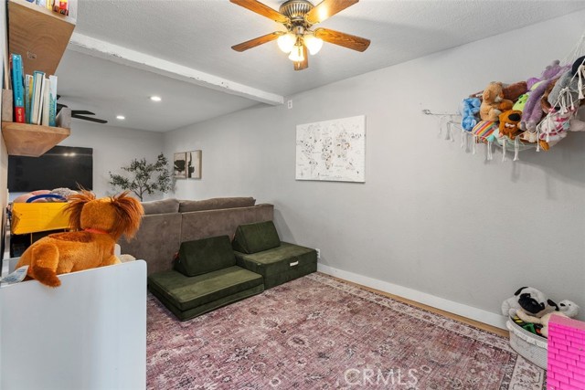 Detail Gallery Image 17 of 40 For 20001 Village Green Dr, Lakewood,  CA 90715 - 4 Beds | 2/1 Baths